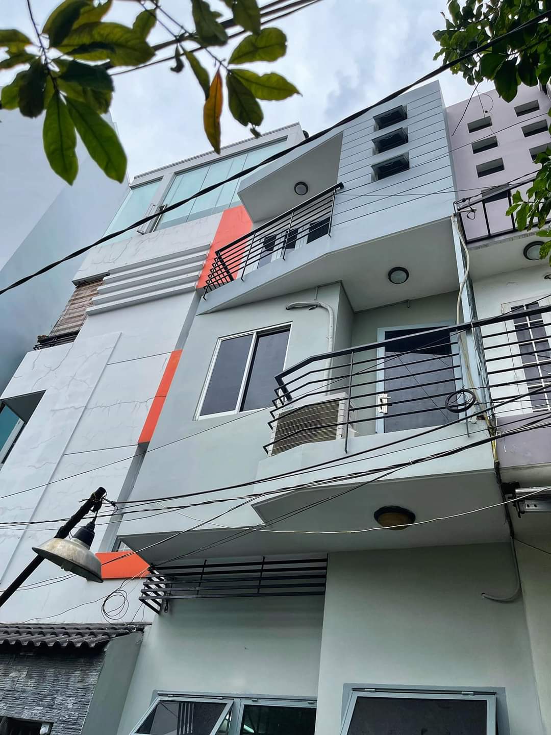 Bán nhà 3 tầng HXH quay đầu , gần bv Gia Định