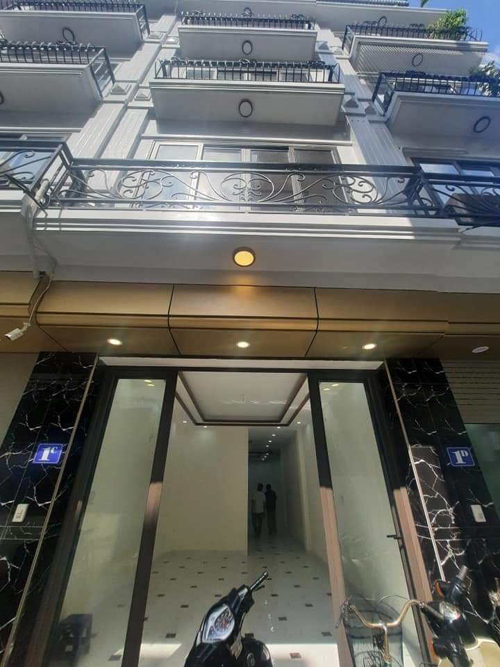 NHÀ SIÊU ĐẸP - THANG MÁY - GARA- VỪA Ở VỪA KDVP - 5 TẦNG - CÁCH 1 NHÀ RA PHỐ.