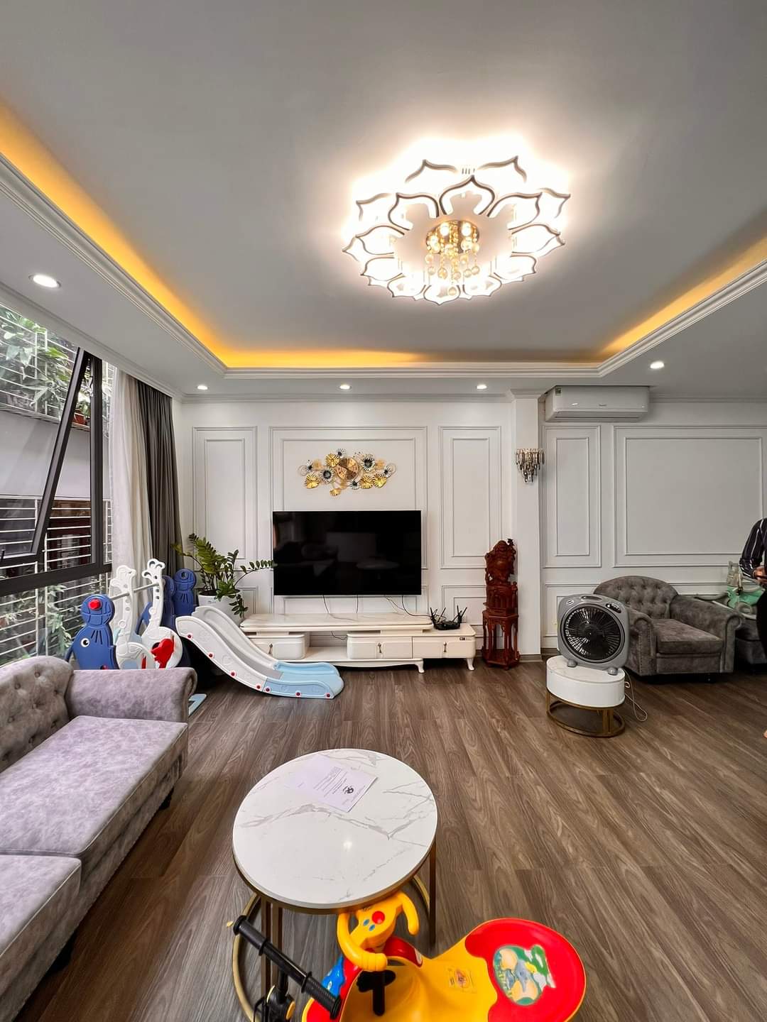 4.5 tỷ - Bán nhà mặt Ngõ Quỳnh - Hai Bà Trưng, Kinh doanh tốt, Ô tô đỗ, lô góc 2 thoáng.