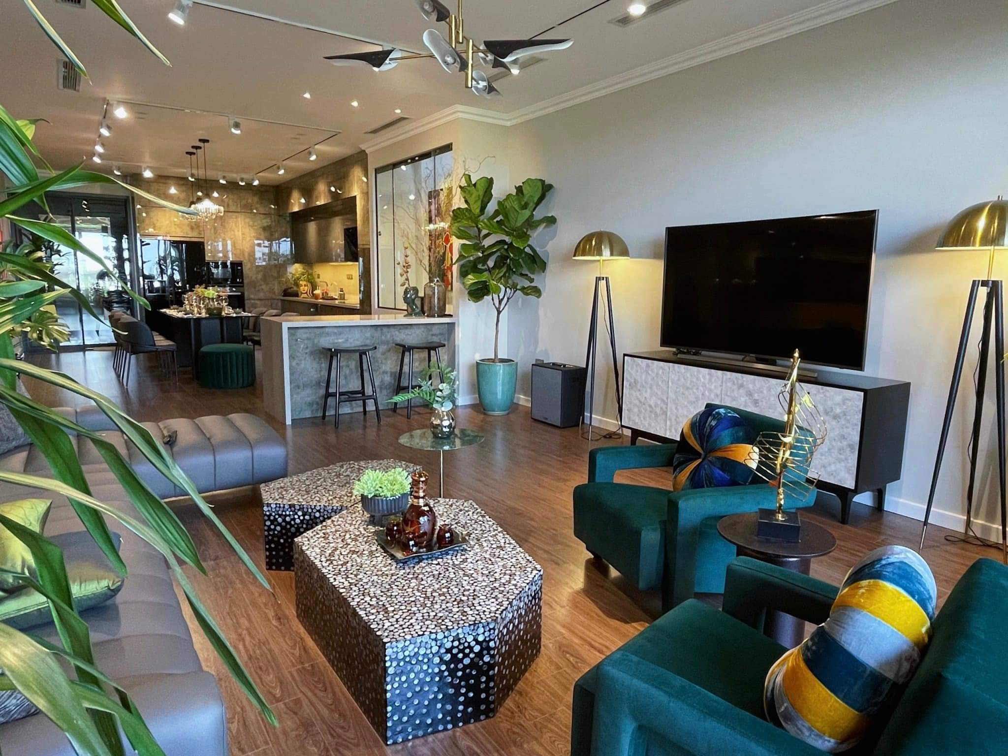 Nhà đẹp Cổ Linh, Long Biên, 6 tầng hiện đại, nội thất sang trọng, giá 30 tỷ