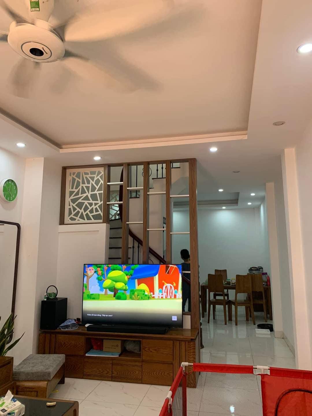 Nhà đẹp ba gác đỗ cửa gần chợ Phú Đô 40m2 có nhà 5T hơn 4 tỷ