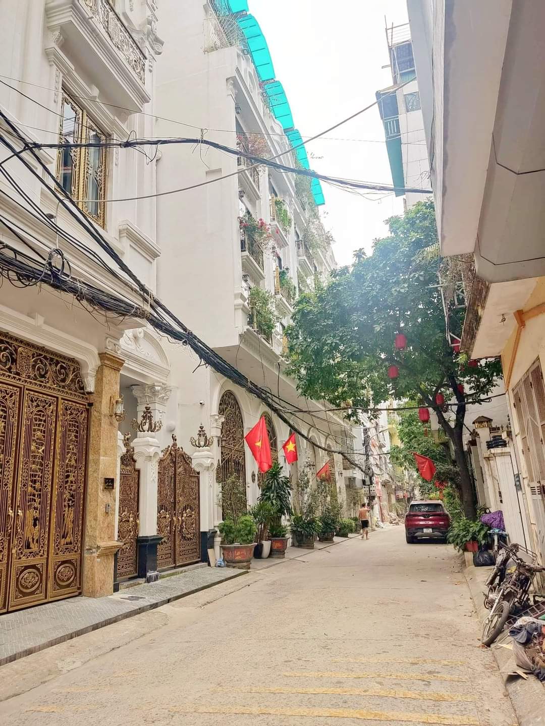 SIÊU PHẨM Ô TÔ TRÁNH TẶNG FULL NT 8 Tầng thang máy có 11 tỷ.