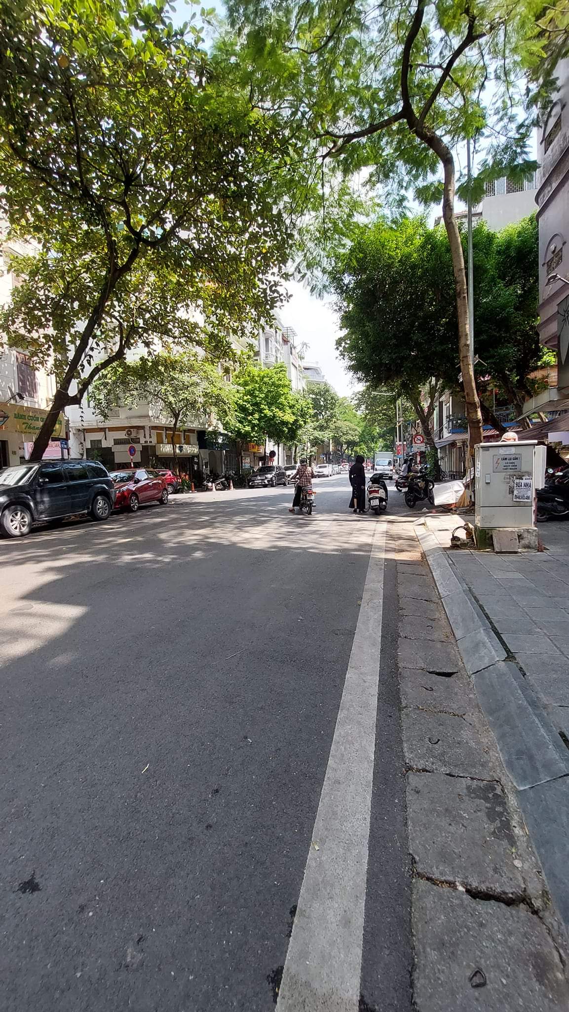 Mặt phố Tuệ Tĩnh, 160m2 mặt tiền hơn 6m, thửa A4, giá 100 tỷ