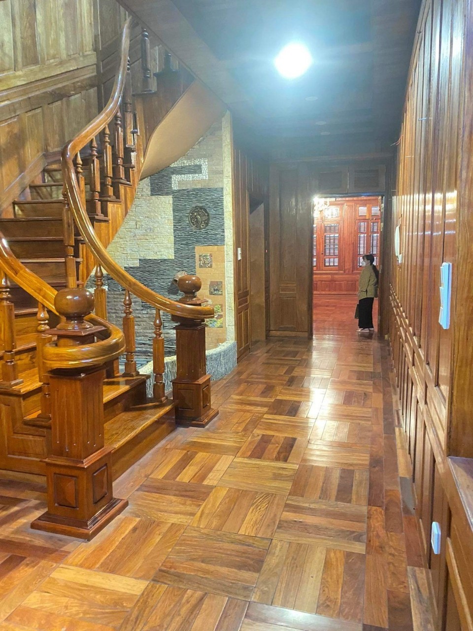 Nhà 7 tầng Lạc Long Quân 81 chào 25 tỷ Tây Hồ ngay Hồ Tây gần Lotte Mart Tây Hồ ngỗ ra Võ Chí Công