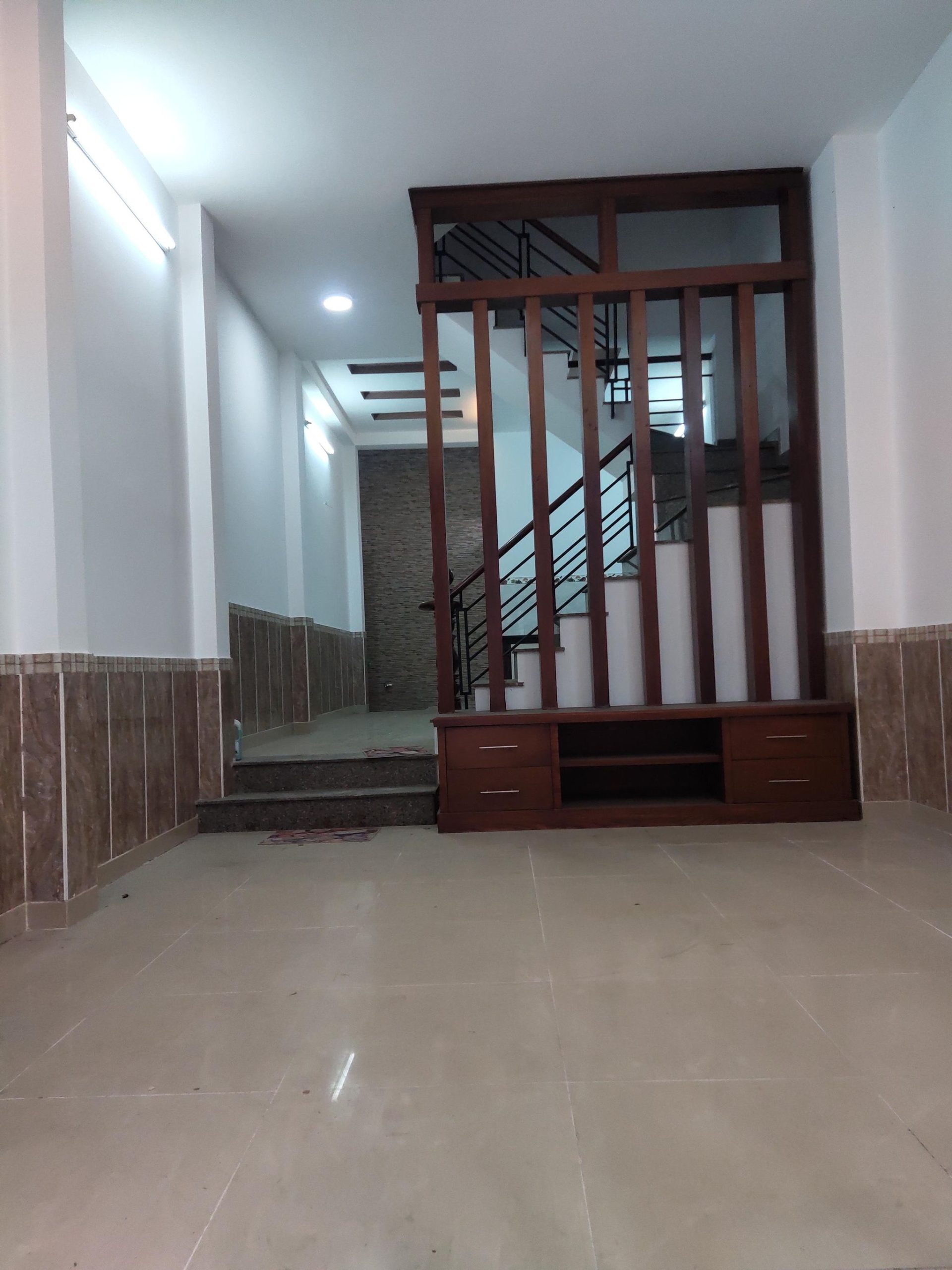 Nhà bán Ni sư Huỳnh Liên, P10, Tân Bình,75m2, 3PN, hẻm thông, 6,5 tỷ