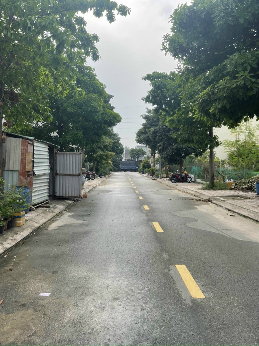 Cần bán đất đường Dương Thị Giang, Tân Thới Nhất, Quận 12, 100m2 giá 2 tỷ390 CSHT hoàn thiện, sổ riêng