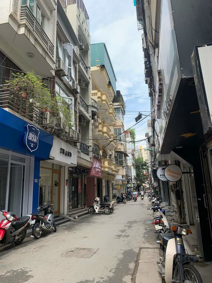 Mặt Phố Kinh Doanh, Lô Góc 2 Thoáng, Tại Long Biên, DT 70m2, MT 5m, Gía chỉ 9.2 tỷ.