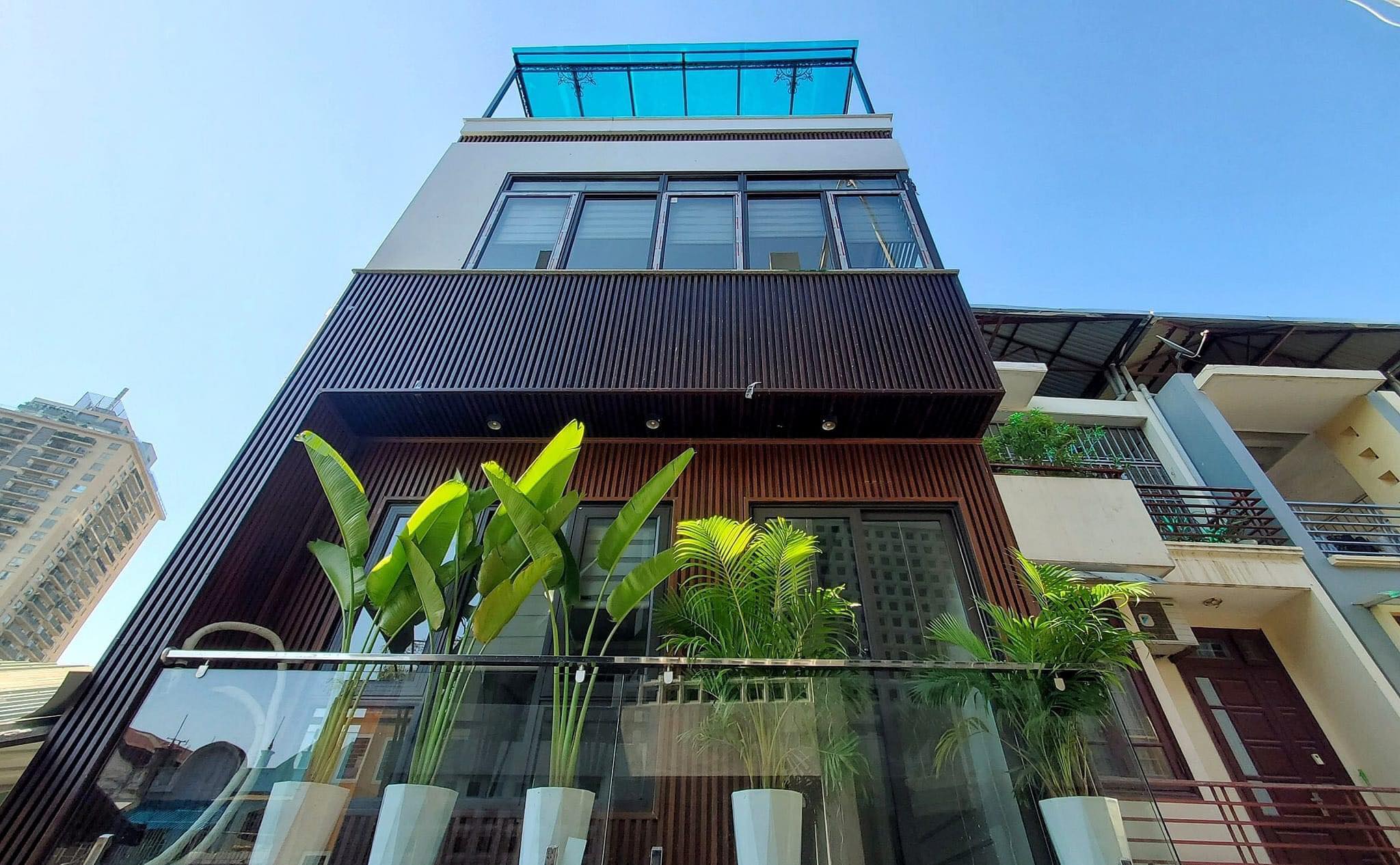 Cực phẩm! Phố Láng Hạ 55m2, 6T thang máy mặt tiền 5m gara ô tô giá 11.5 tỷ VIP Đống Đa