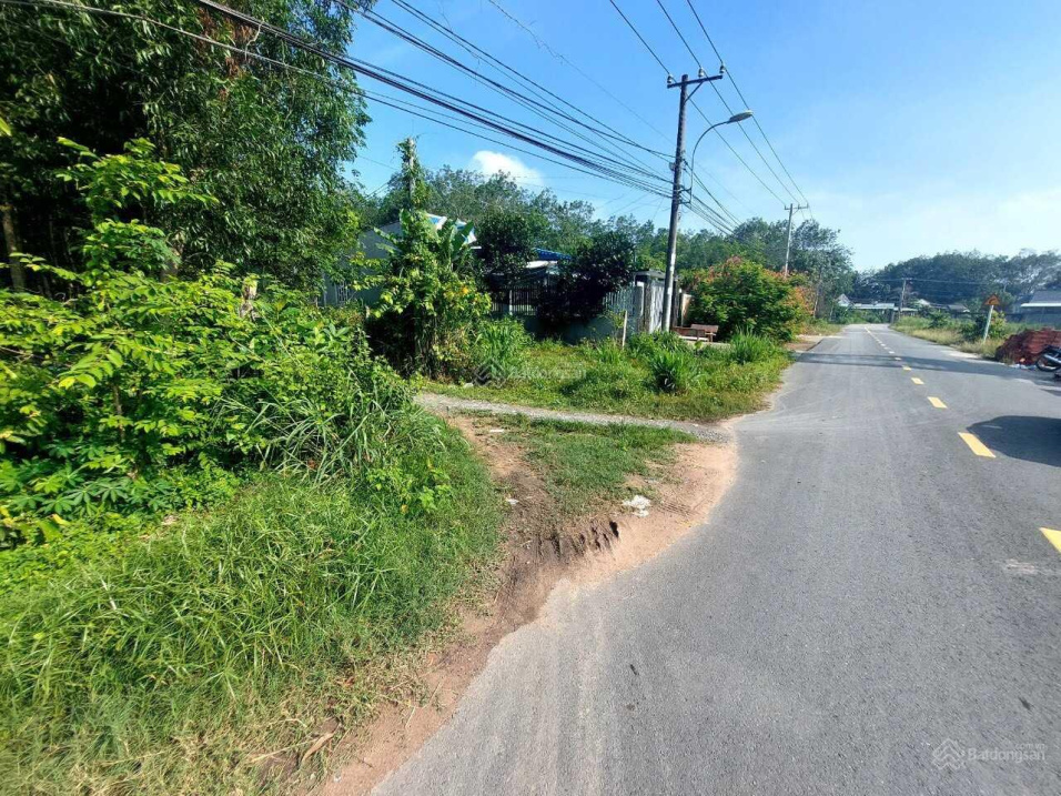 Lô góc 2 MT Bến Đình có 120m thổ, 10 x 50=500m2, dân đông đúc, giá 4.35 tỷ. LH 0973 610 214