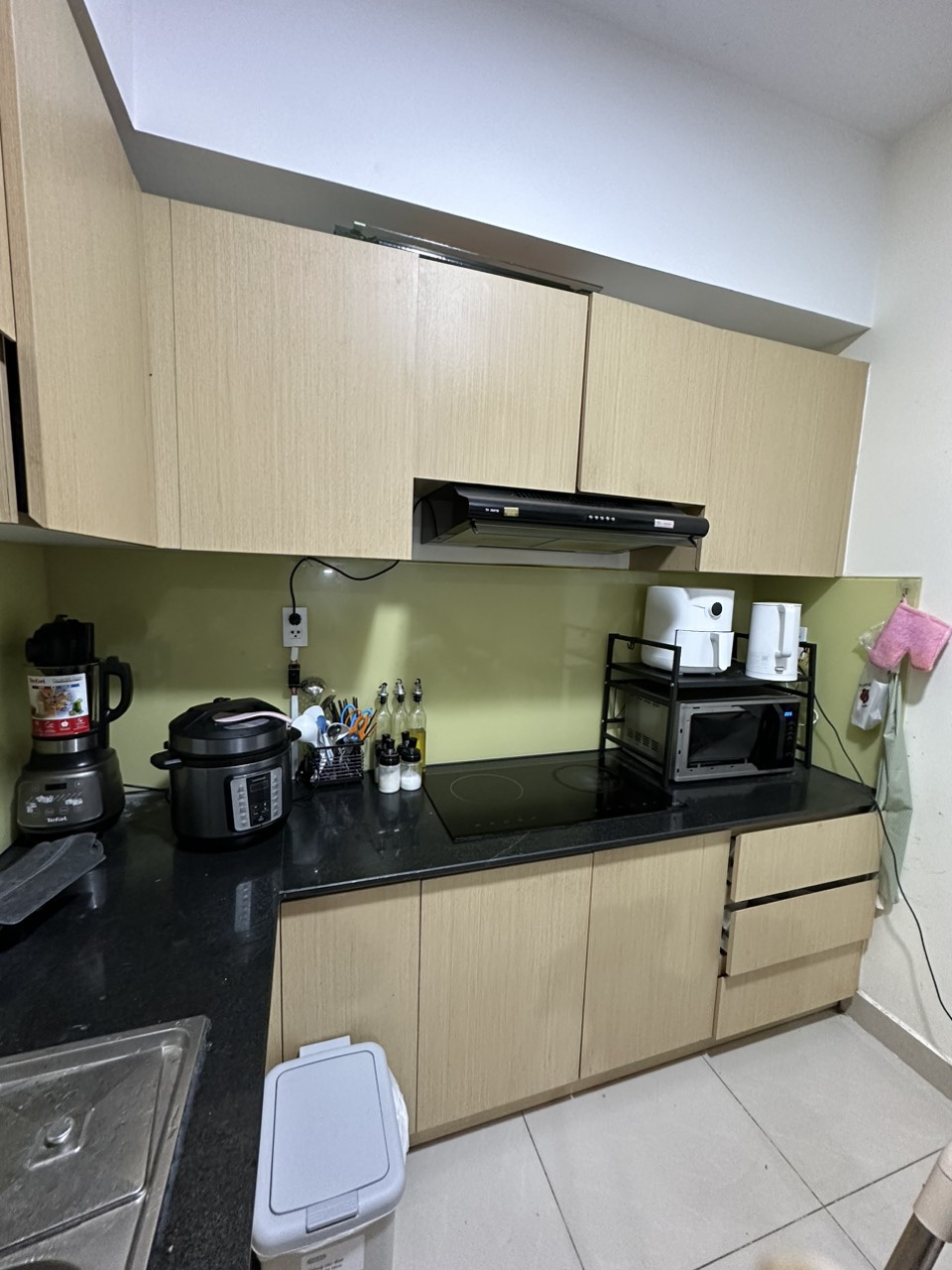 Cho thuê căn hộ Oriental Plaza diện tích 86m2, 2PN, giá chỉ 9tr/ tháng