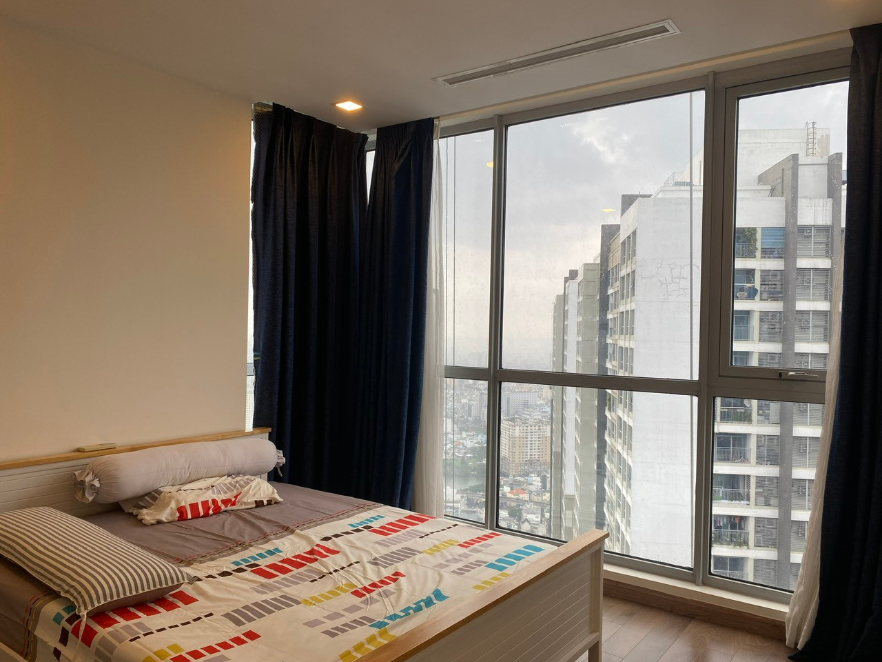 Cần cho thuê căn hộ Vinhomes Central Park, Phường 22, Bình Thạnh, TP HCM