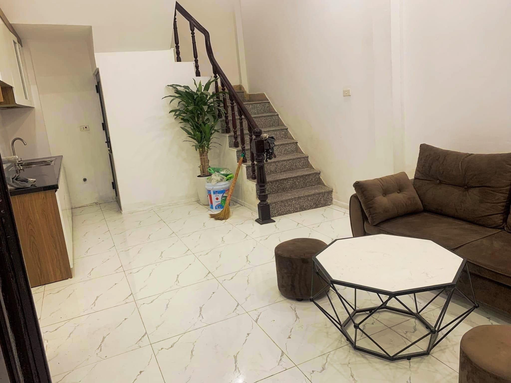 Nhà Lạc Long Quân Sổ Đỏ Cạnh Hồ Tây 25m 2,7 tỷ