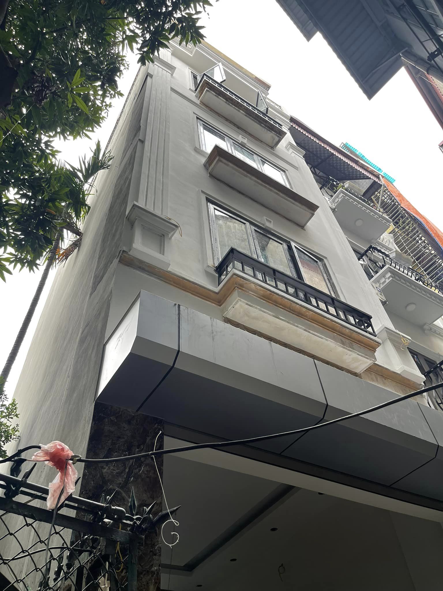 BÁN NHÀ ĐƯỜNG 19/5, GẦN PHỐ, GARA Ô TÔ, KINH DOANH, Ô TÔ TRÁNH, 8.8TỶ.