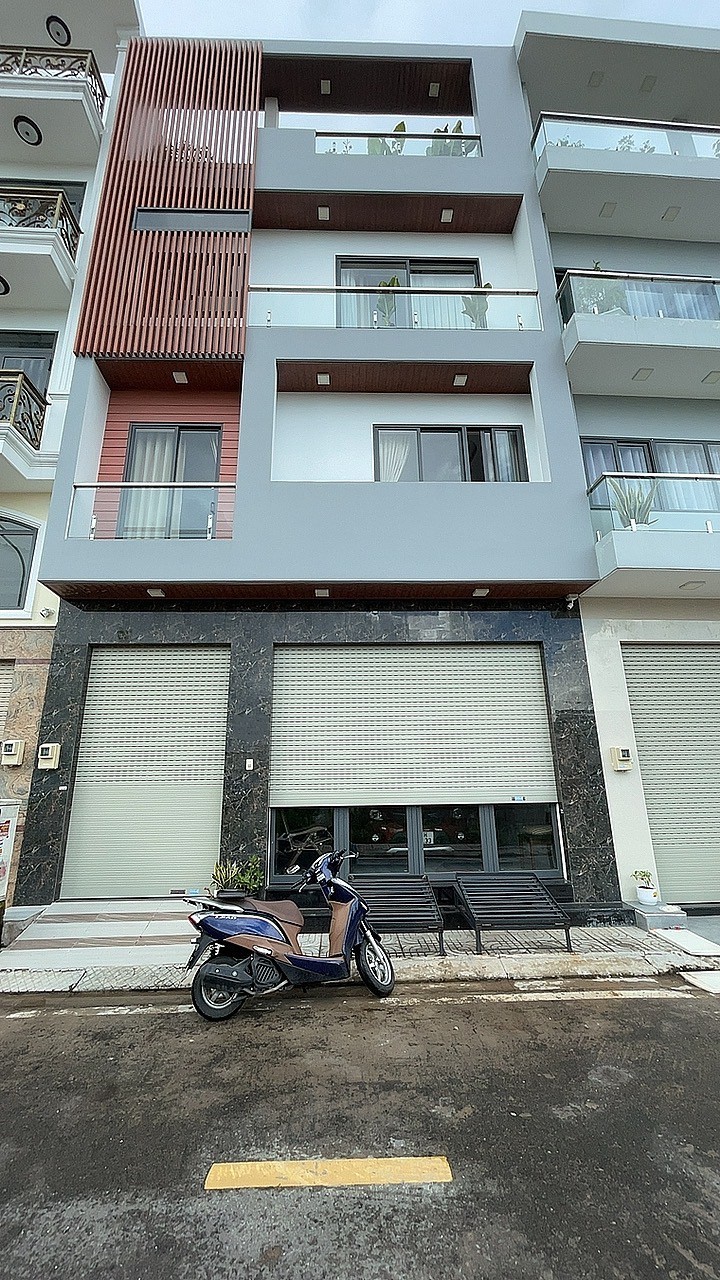 Nhà bán Tây Lân Bình Tân - Chỉ nhỉnh 5 Tỷ sở hữu nhà HXH mặt tiền cực rộng 7M tặng full nội thất
