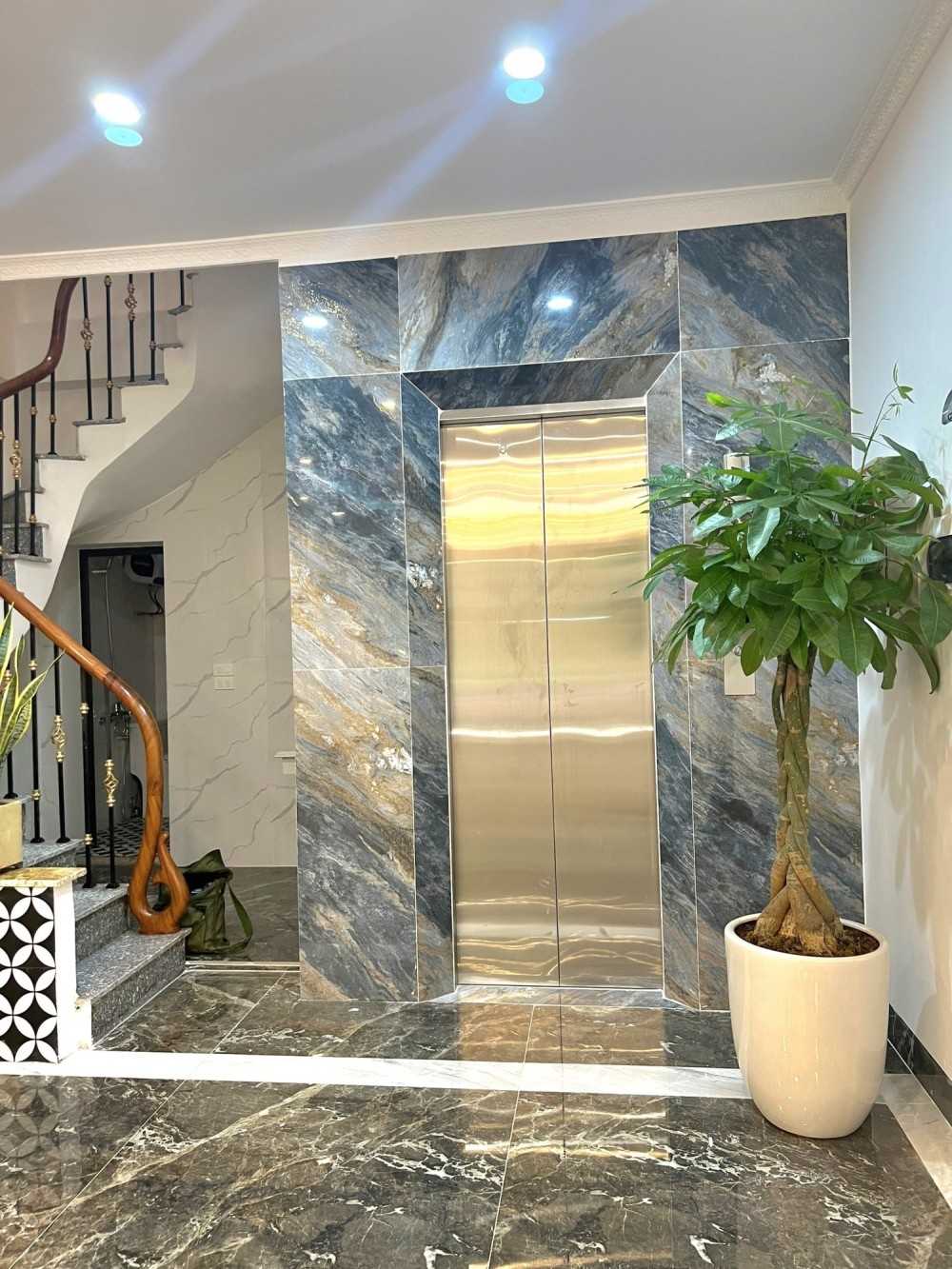 DT 57m x 7 tầng thang máy, phố Trần Duy Hưng, hơn 11 tỷ