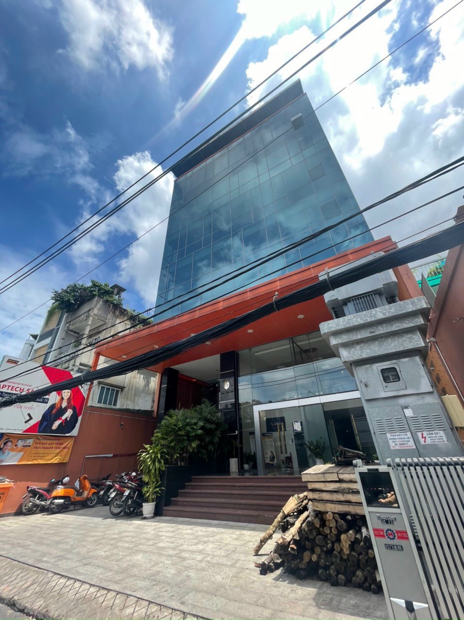 Bán Buldding Nguyễn Đình Chính, phường 15, Quận Phú Nhuận. 14.5x28m, hầm, 7 lầu, Có HĐT 500 triệu/tháng.