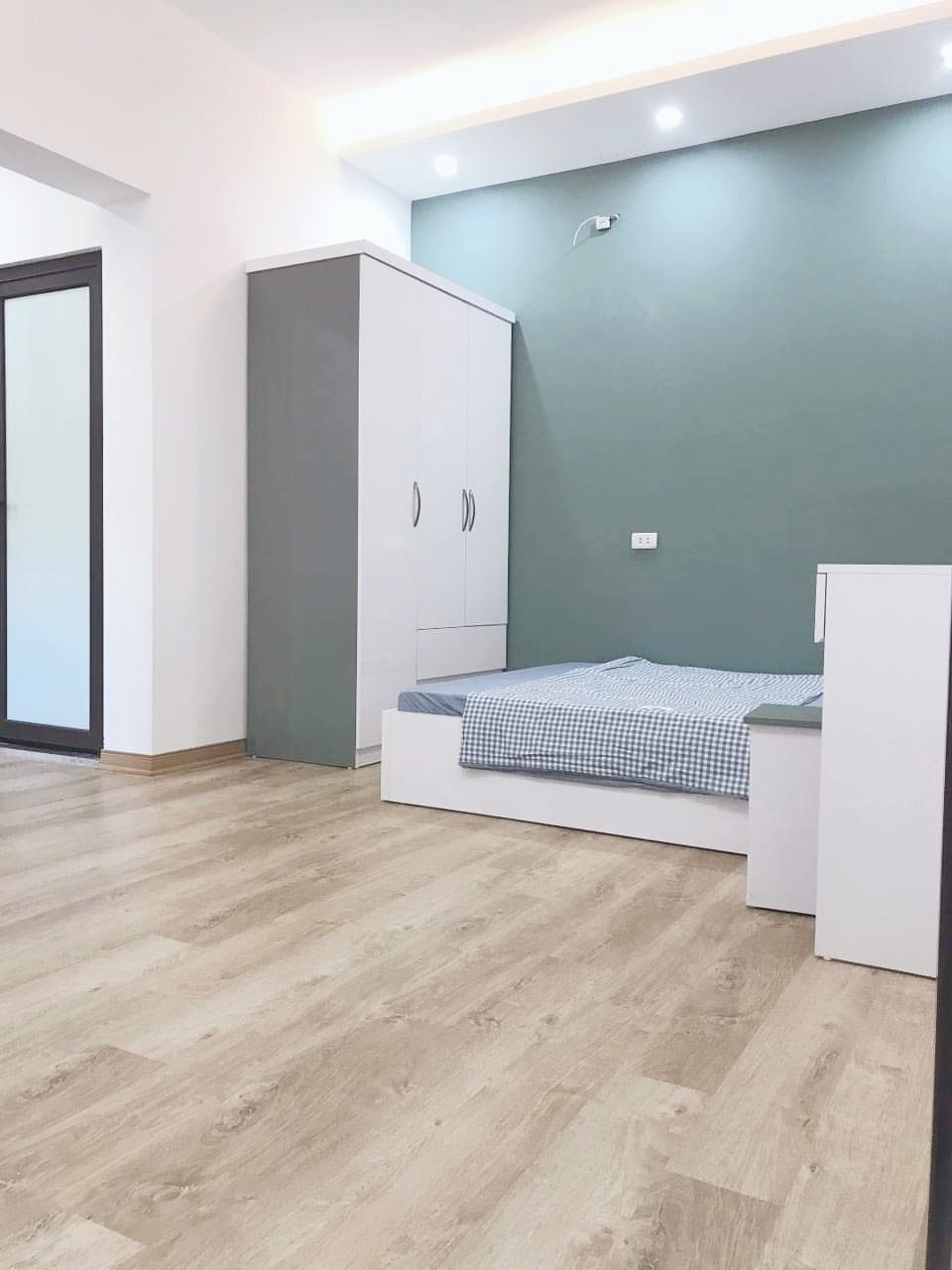 Bán tòa nhà CCMN Chùa Láng, Đống Đa , 70m, 5 tầng, 9 phòng full đồ cho thuê, nhỉnh 8 tỷ.