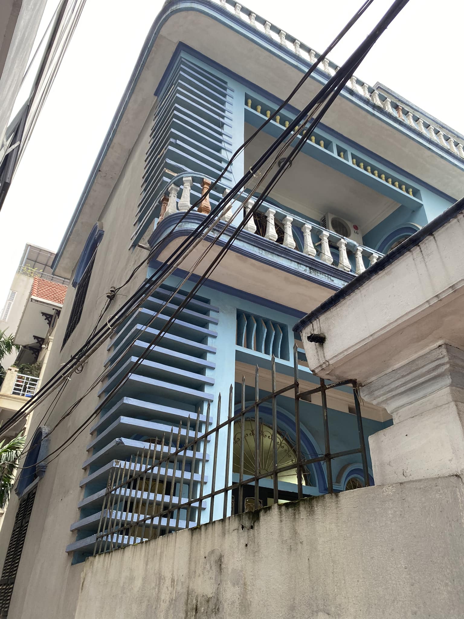 Bán nhà Lạc Long Quân, Tây Hồ, LÔ GÓC, 137m, MT 11m, 13 tỷ, đầu tư xây CCMN.