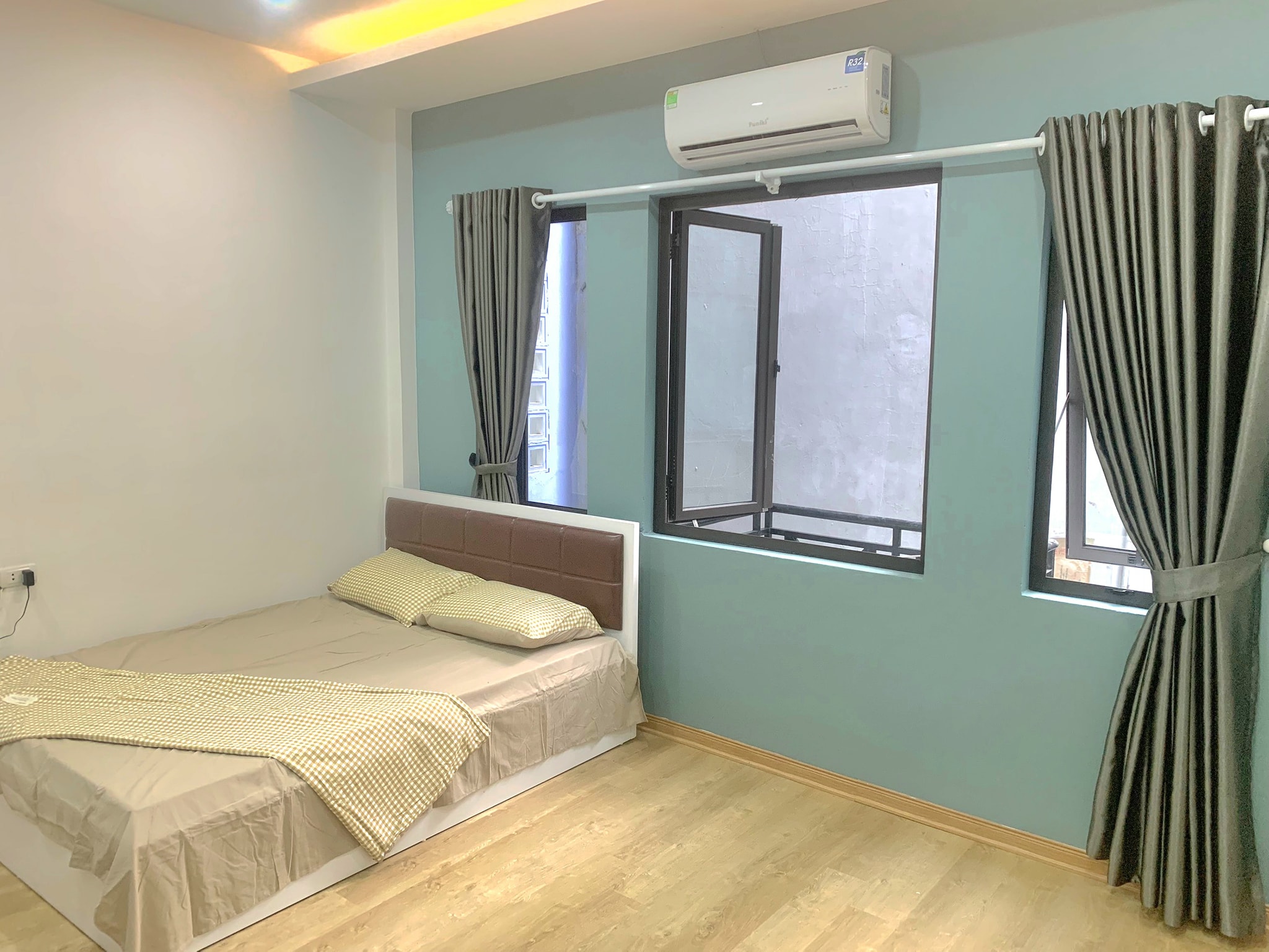 Bán tòa nhà CCMN, Pháo Đài Láng, Đống Đa, 62m, 5 tầng , 9 phòng full đồ cho thuê, thu đều 45 triệu 1 tháng,