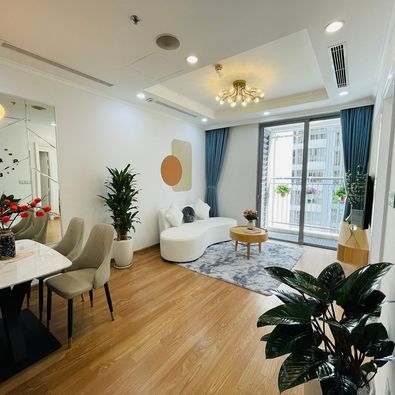 Bán nhà phố Lạc Long Quân, Bưởi, Tây Hồ, DT 40m2 x 5T, 10m ô tô, nhỉnh 6 tỷ .