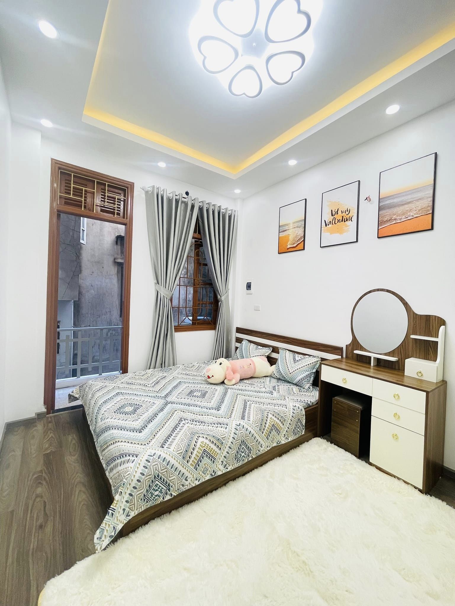 Bán nhà Láng Hạ, Đống Đa 43m, 4 tầng, gần bãi gửi xe, nhỉnh 4 tỷ.