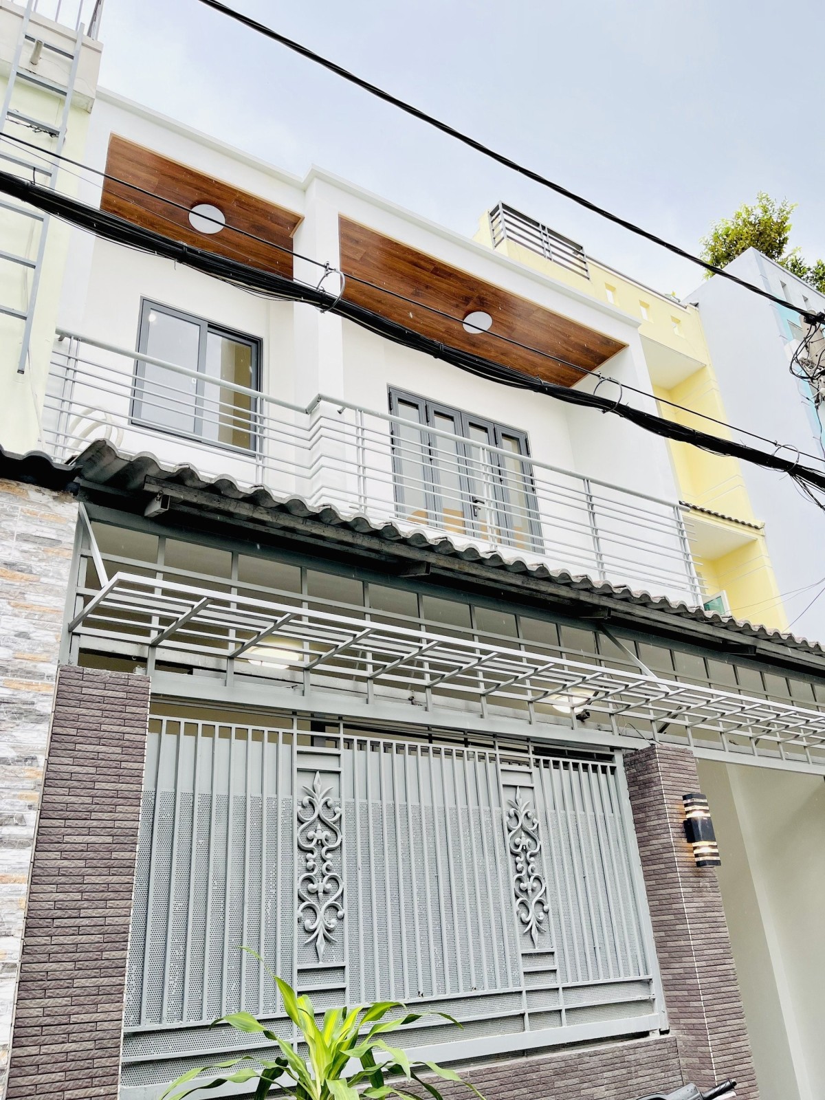 Khu Vip Gò Vấp - 55M2 - Ô tô đỗ cửa - Mặt tiền rộng gần 6 mét - Sổ đẹp công chứng ngay.