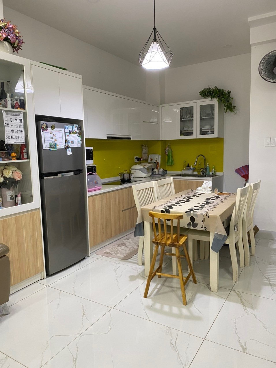 Nhà bán Lạc Long Quân P8 Tân Bình, hẻm thông,52m2, 2PN, giá rẻ 5,2 tỷ