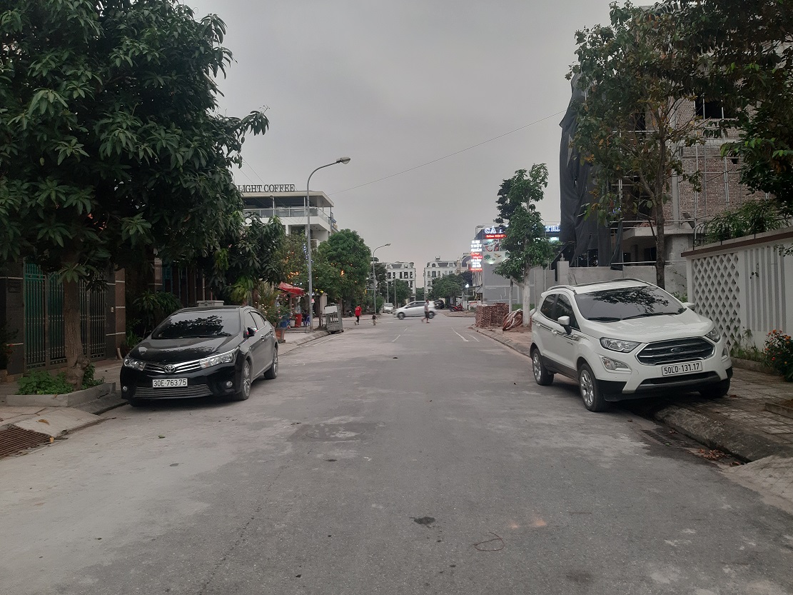 060922 200m2 khuôn 12x15 đất mặt phố rộng 15m tại Trâu Quỳ, Gia Lâm, Hà Nội.