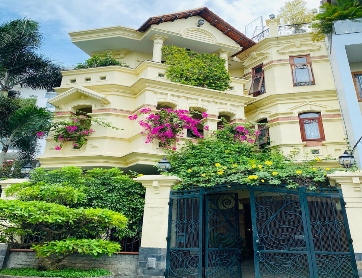 Bán Biệt Thự Nguyễn Trọng Tuyển Quận Phú Nhuận Compound 7.4m x 25m 4 Tầng Chỉ 45 Tỷ