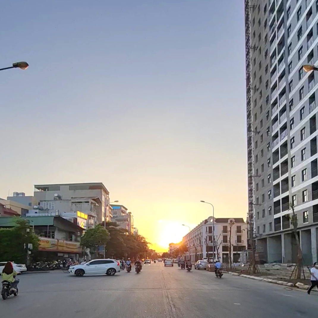 060922 GẤP. Tìm chủ mới cho 42m2 đất Phố Thành Trung, Trâu Quỳ, GL. KD sầm uất nhất