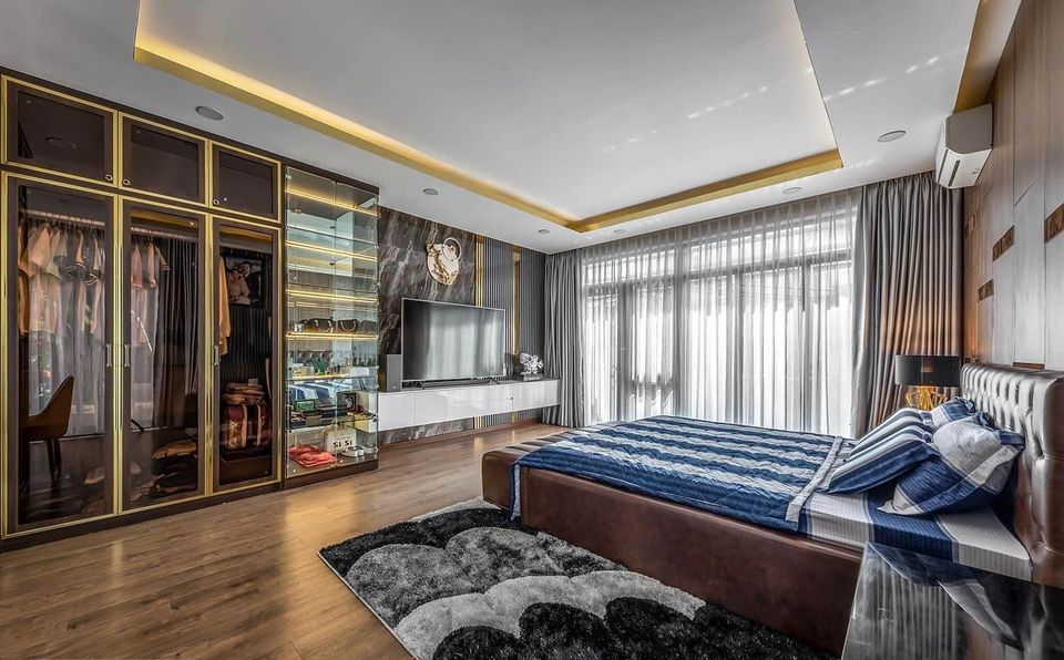 Bán gấp nhà mặt tiền Bắc Hải, QUẬN 10, 4 Tầng, 72m2, cực đẹp, giá rẻ