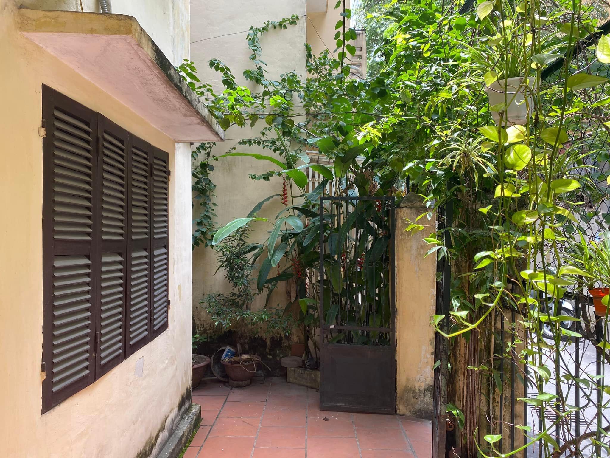 BÁN ĐẤT TẶNG NHÀ HOÀNG QUỐC VIỆT- CẦU GIẤY DT 80M- MT 7.7M- NGÕ THÔNG Ô TÔ- GIÁ CHỈ 16.2 TỶ