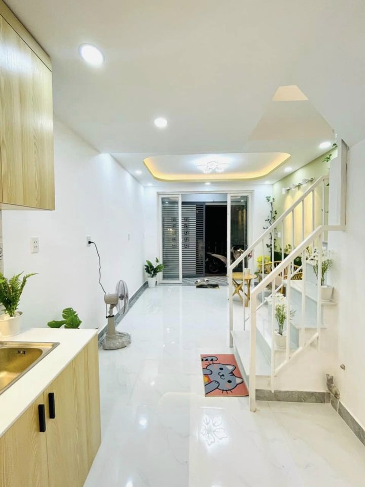 Bán nhà HXH Nguyễn Văn Cừ, Quận 1, 3 Tầng BTCT, giá rẻ