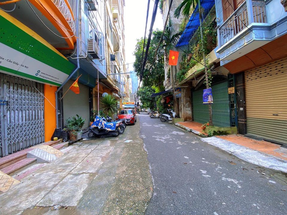 BÁN NHÀ KĐT TRUNG YÊN- CẦU GIẤY DIỆN TÍCH 39M- 6 TẦNG- MẶT TIỀN 3.9M- VỈA HÈ Ô TÔ TRÁNH- KINH DOANH