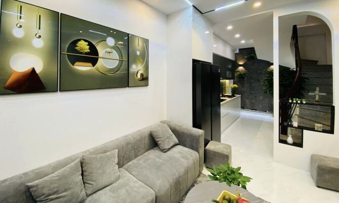 Bán nhà phố Ngụy Như Kon Tum, gara ô tô, DT42m2, MT4m. 8.4 tỷ.