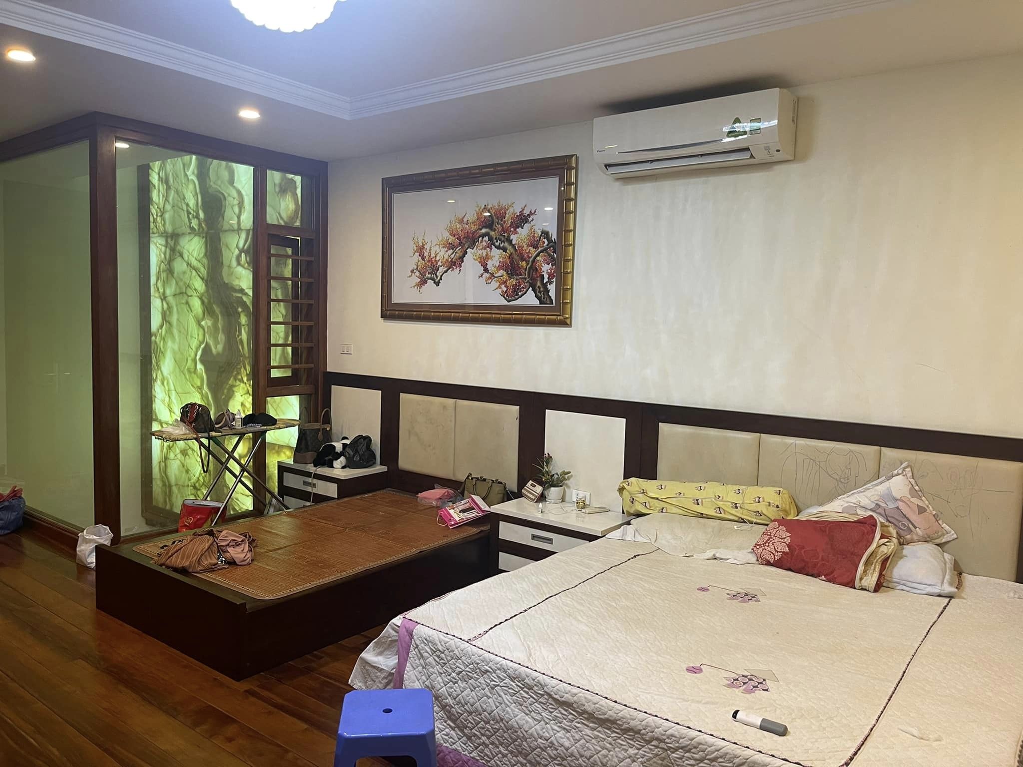 Bán nhà siêu đẹp hiện đại ô tô tránh sát phố Ngõ 30 Nguyễn Thị Định. 80m, 8t, mt 5,2m. Giá 23.5 tỷ.