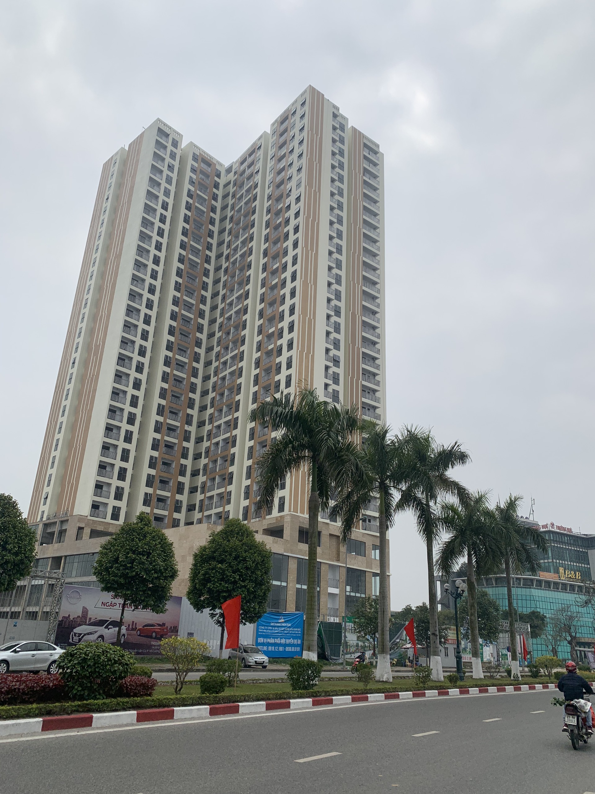 Cần bán gấp căngóc 2 ngủ view trung tâm thành phố, diện tích 75m2