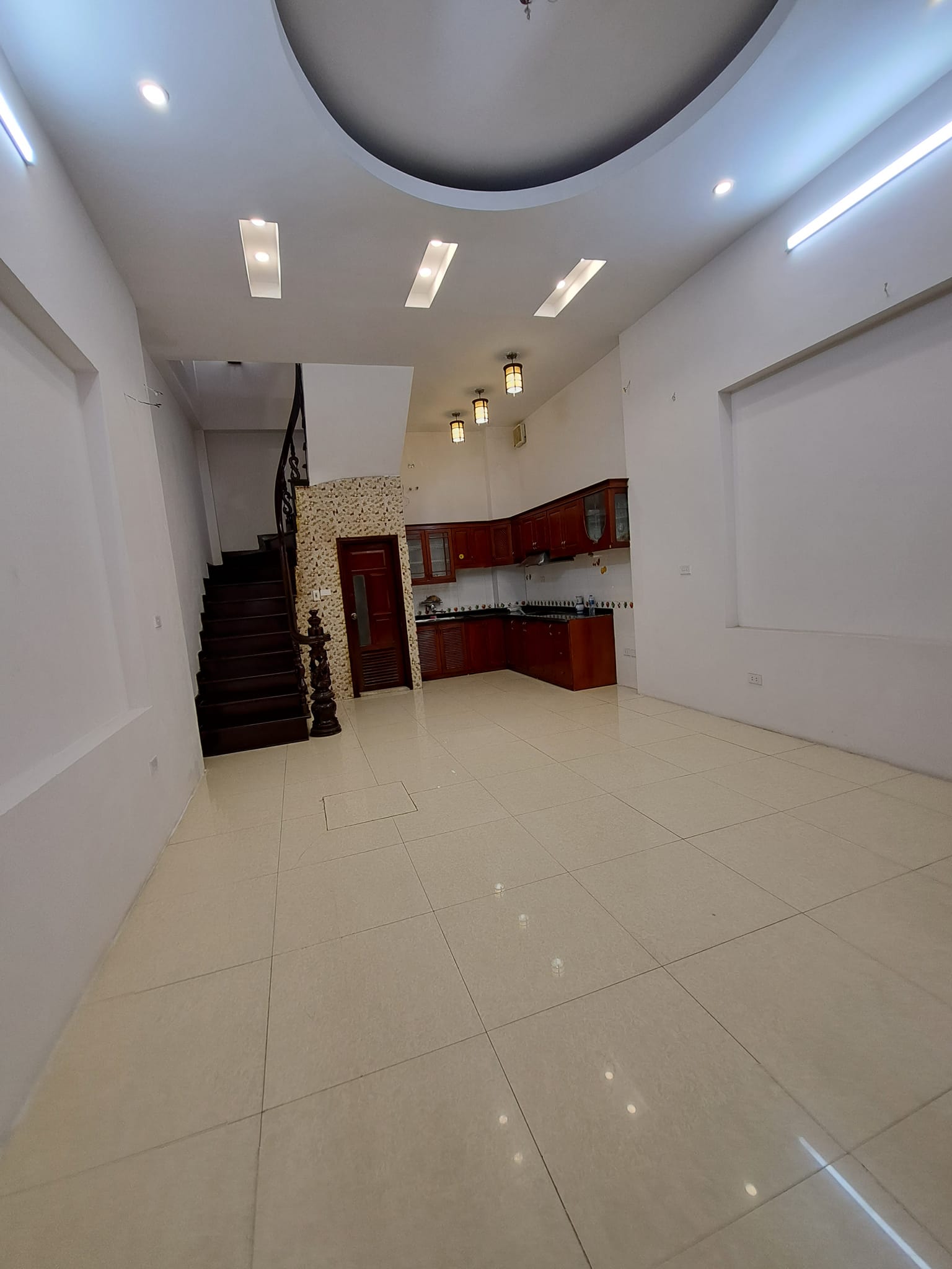 Bán Nhà Trần Khát Chân 38m2 x 6 Tầng Giá 6,1 Tỷ Ngõ Thông Kinh Doanh Ô Tô Đỗ Cửa