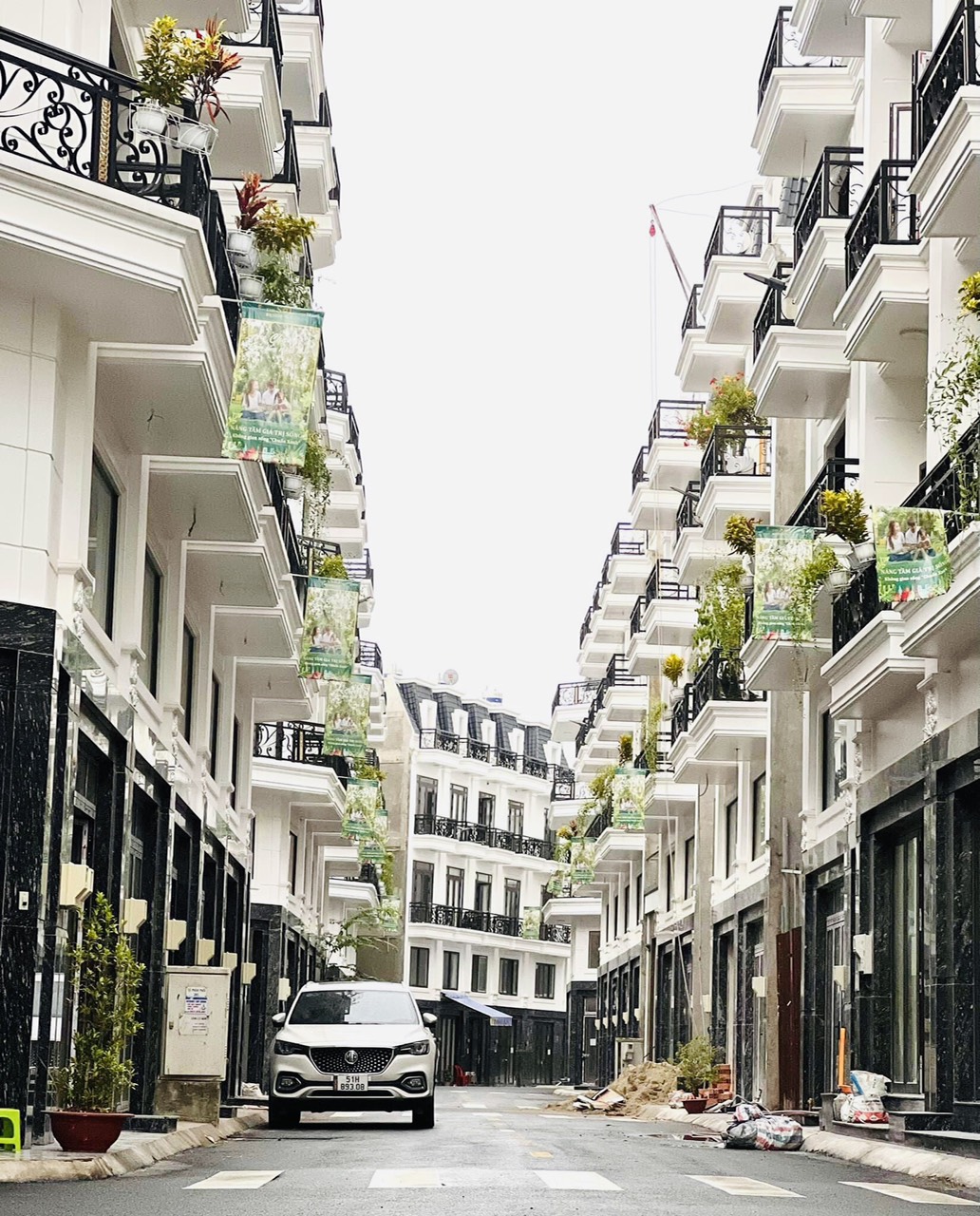 Nhà phố ven sông ngay trung tâm Quận 12. Khu dân cư hiện hữu, tiềm năng phát triển kinh tế cao