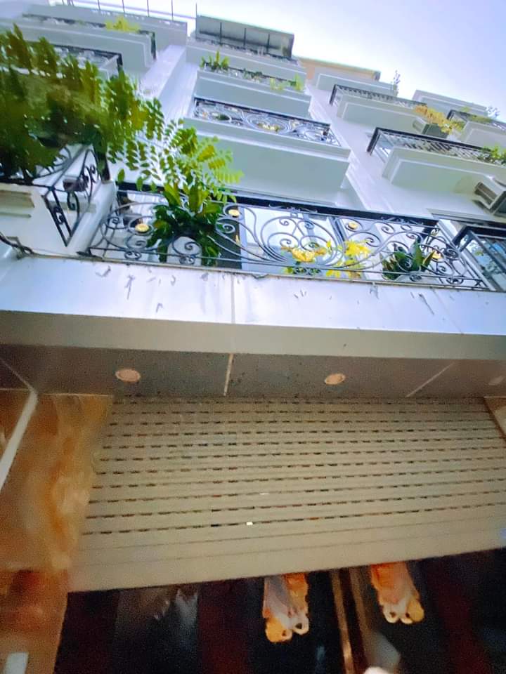 BÁN NHÀ NHỈNH 5 TỶ TRUNG TÂM CẦU GIẤY 5M Ô TÔ ĐỖ - 15M RA HỒ - CÁCH PHỐ 100M- NHÀ ĐẸP-VỀ Ở NGAY-TIỆN ÍCH NGẬP TRÀN.