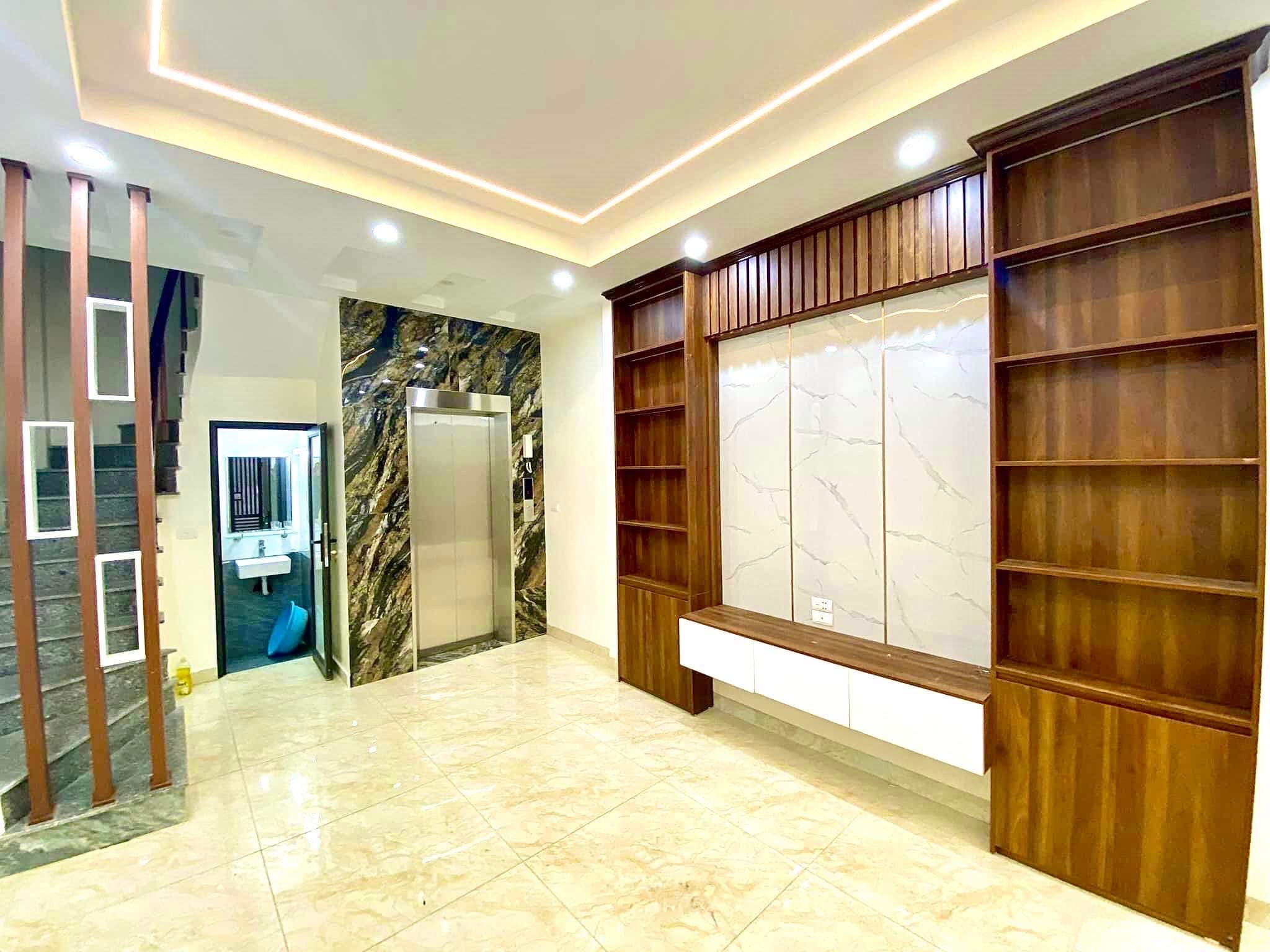 Hoa hậu Khương Trung! Lô góc, 2 thoáng, thang máy, ô tô tránh cạnh nhà, sát hồ, 43m2*6T, chỉ 7.6 tỷ