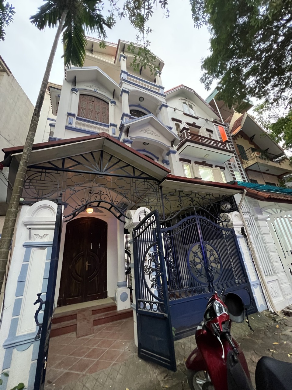 Cần bán gấp biệt thự Bắc linh đàm kinh doanh ô tô tránh 90m 4 tầng mặt tiền 9.5m giá 16 tỷ