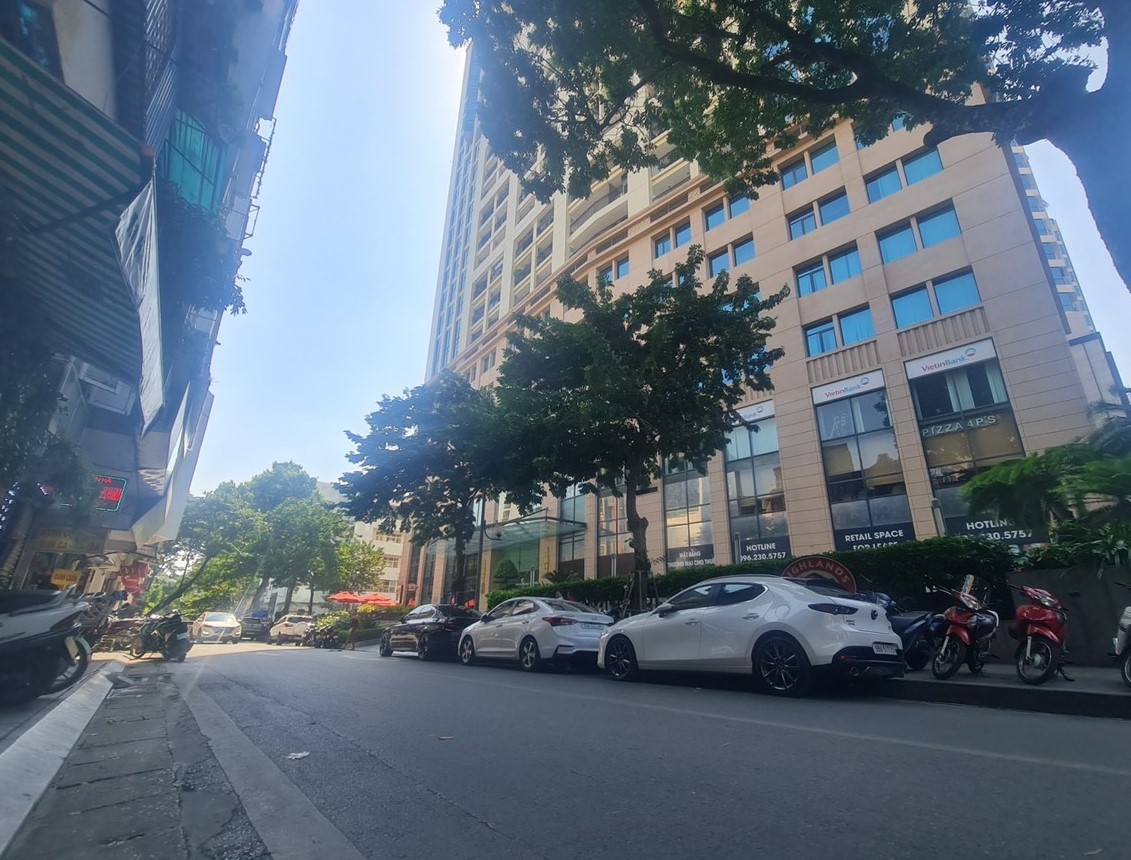 BÁN ĐẤT TẶNG NHÀ PHỐ HAI BÀ TRƯNG, SÁT VINCOM, MẶT TIỀN RỘNG, THÔNG SỐ VÀNG