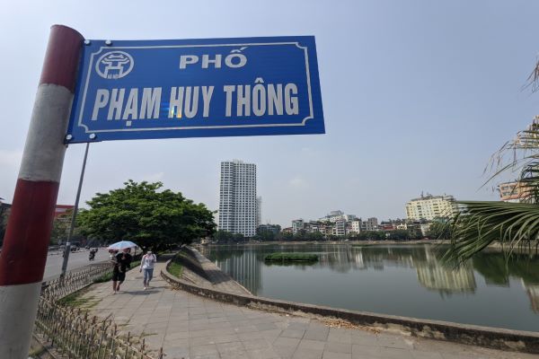 ban nha pham huy thong