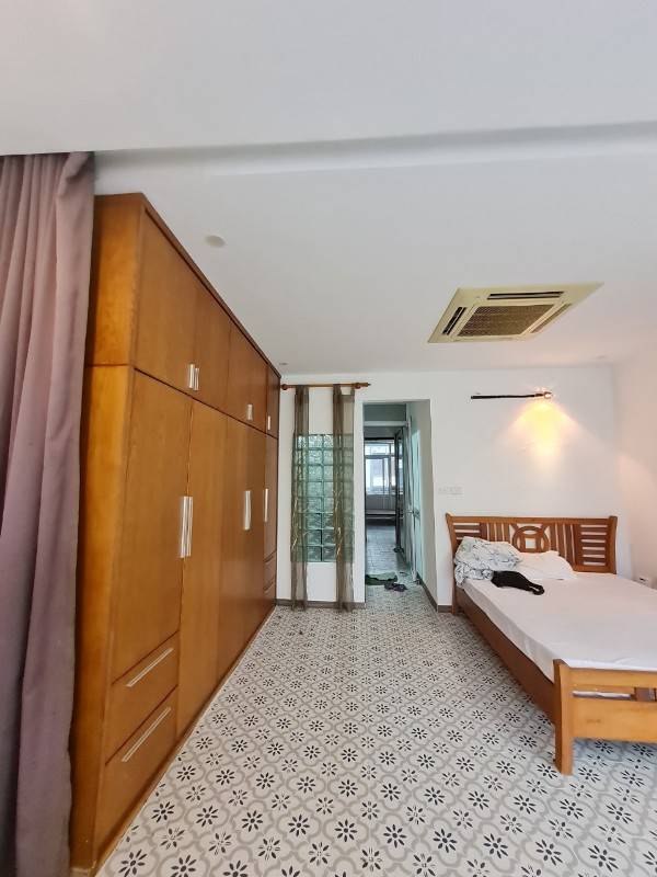 Cho thuê căn hộ DT 105M , 2 phòng ngủ view hồ Trúc Bạch , full nội thất tiện nghi giá 17tr/tháng