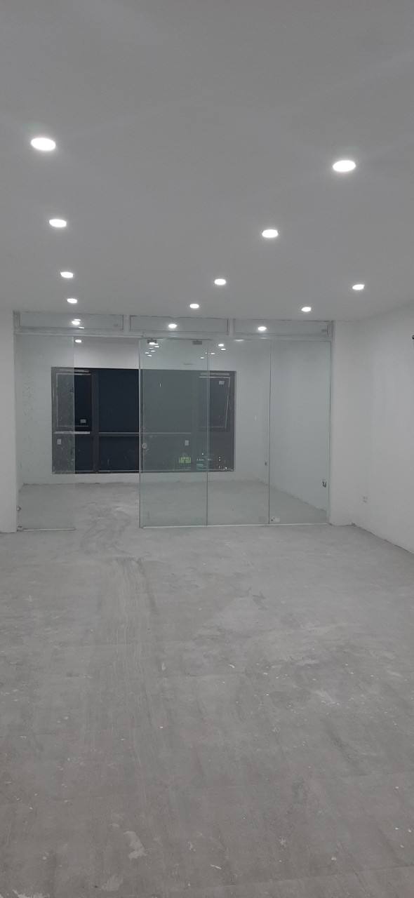Cho thuê nhà mặt phố Phường Thanh Lương, DT 70m2 x 7 tầng, nhà mới có thang máy, nở hậu.