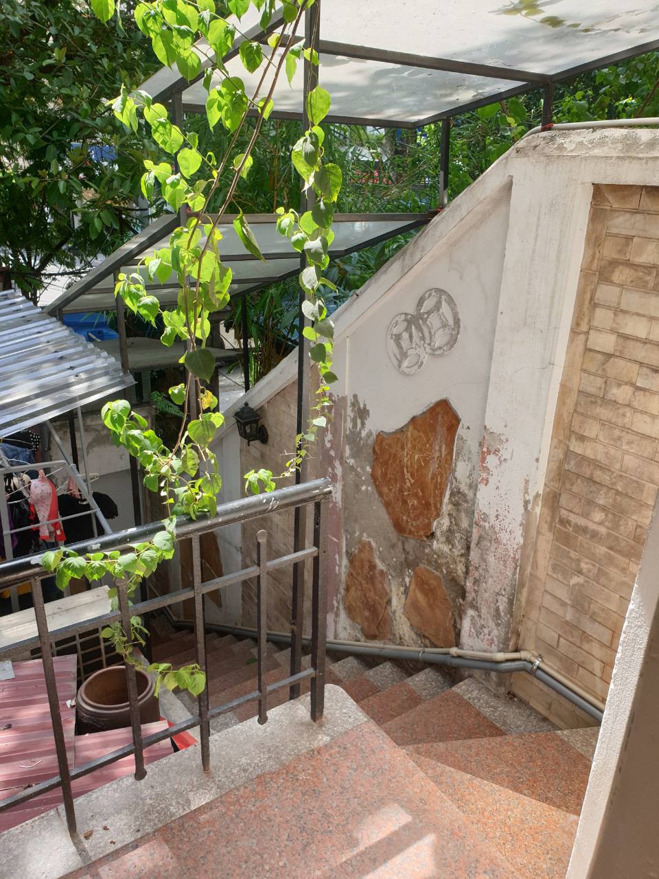 Cho thuê nhà tập thể Phố Phan Bội Châu, DT 25m2, nội thất đầy đủ.