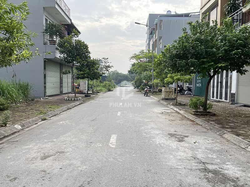 Cần bán 50m2 đất dãy A2 khu TĐC Thạch Bàn. Đường phân lô bàn cờ siêu đẹp