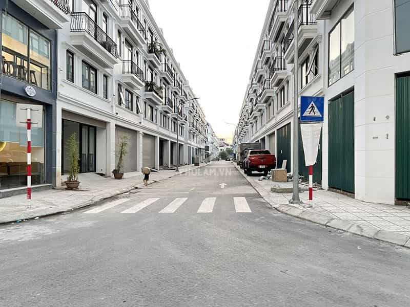 Cần bán căn góc xẻ khe 84m2 Shophouse Sông Hồng. Ngay cạnh CC Blue Star đang bàn giao