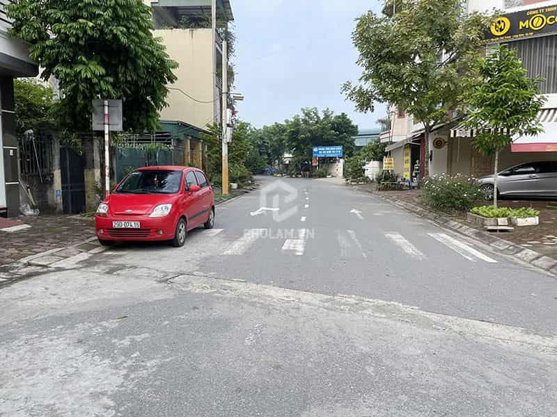 Cần tiền xây nhà bán 138m2 đất thổ cư tổ 16 Thạch Bàn. Đường rộng 12m ô tô tránh